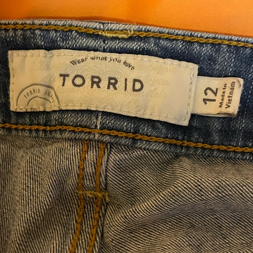 Torrid Blue Denim Cropped Jeans with Lace Hem - Picture 5 of 5